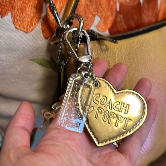 COACH POPPY BAG CHARM GOLDIE GOLDY Y2K HEART SPELLOUT HANGTAG FOB GLITTER GOLD - Picture 3 of 16